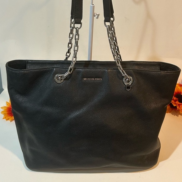 Michael Kors Black pebble Leather zipper Tote with Chain link Straps - Picture 2 of 11